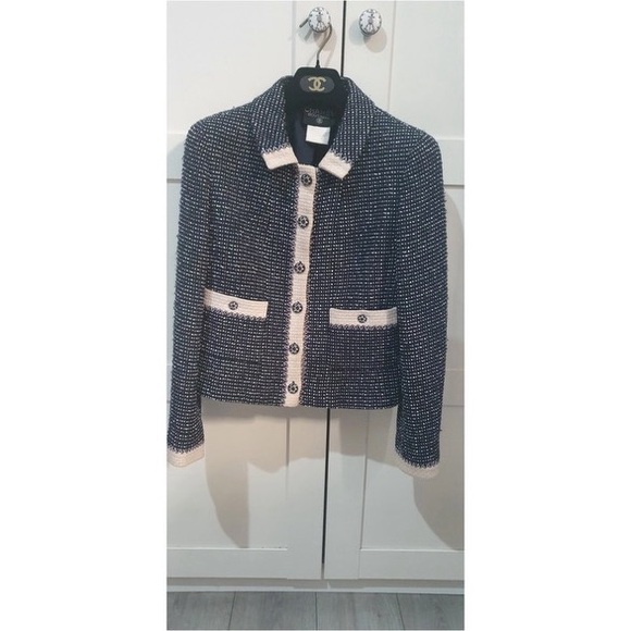 CHANEL La Petite Veste Noire Tweed Short Vest 40 FR - Picture 2 of 11